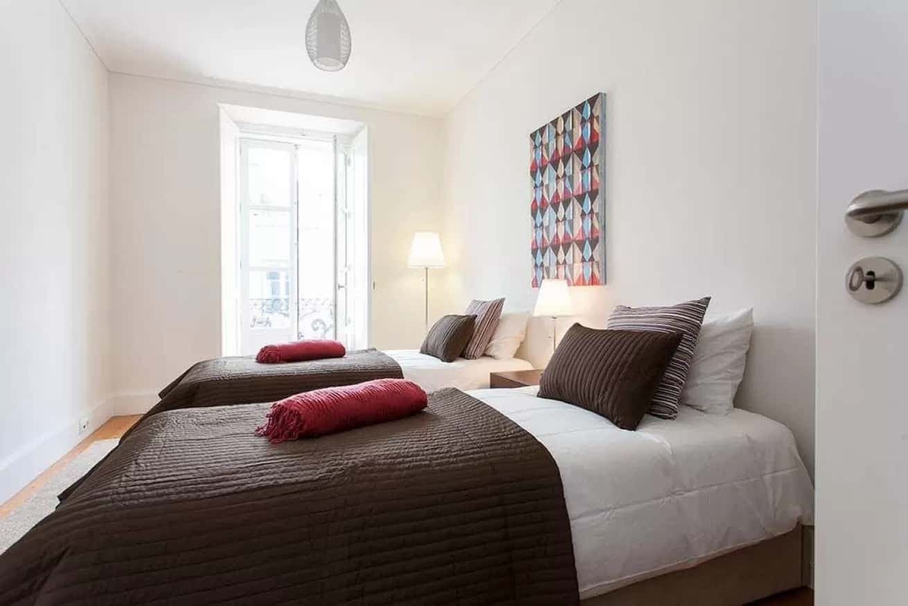 Polished 3BR home w/ terrace in Baixa photo 1