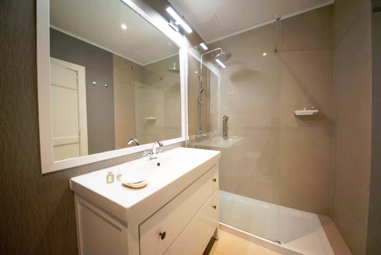 Exquisite 2BR home w/ balcony in Lapa photo 1