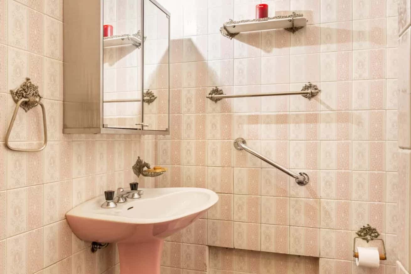 Vintage 3-bed flat w/ terrace photo 1