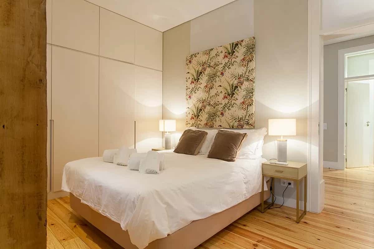 Deluxe 3BR Apt w/workspace by Figueira Sq & Rossio subway photo 1