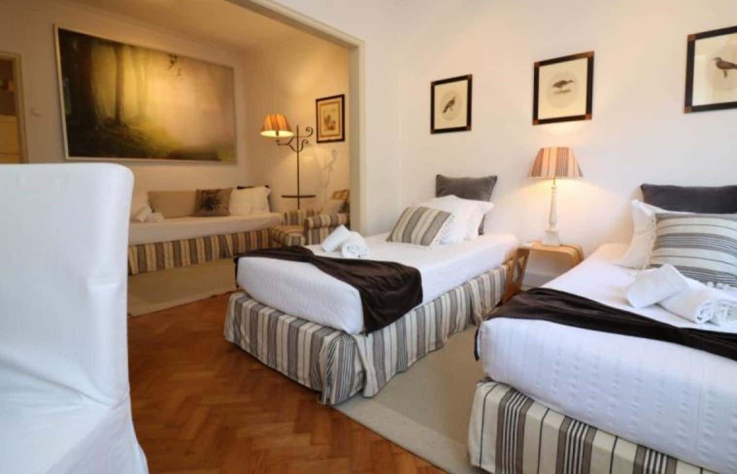 Spacious triple bedroom with private bathroom in a 3-bedroom apartment in Braço de Prata, Lisbon photo 1