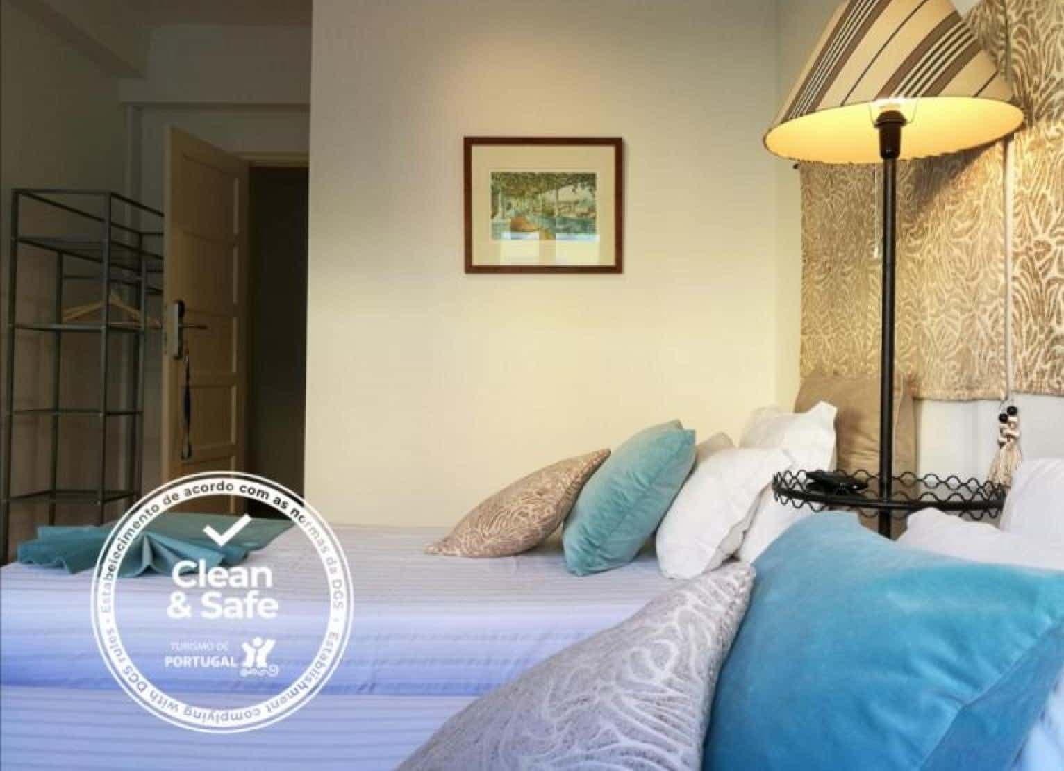 Twin bedroom with private bathroom in a 3-bedroom apartment in Braço de Prata, Lisbon photo 1