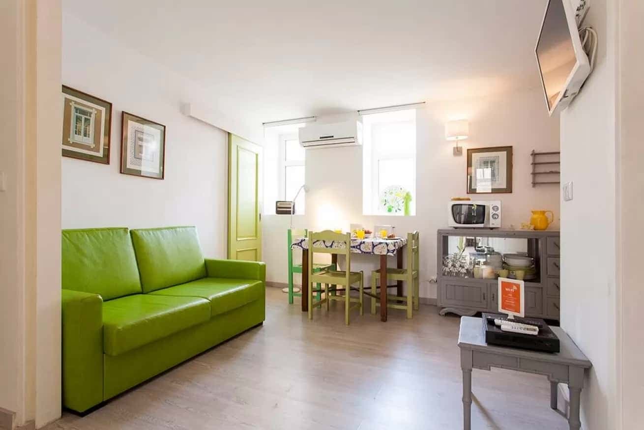 Charming 2BR Apt w/ workspace at the heart of Alfama photo 1