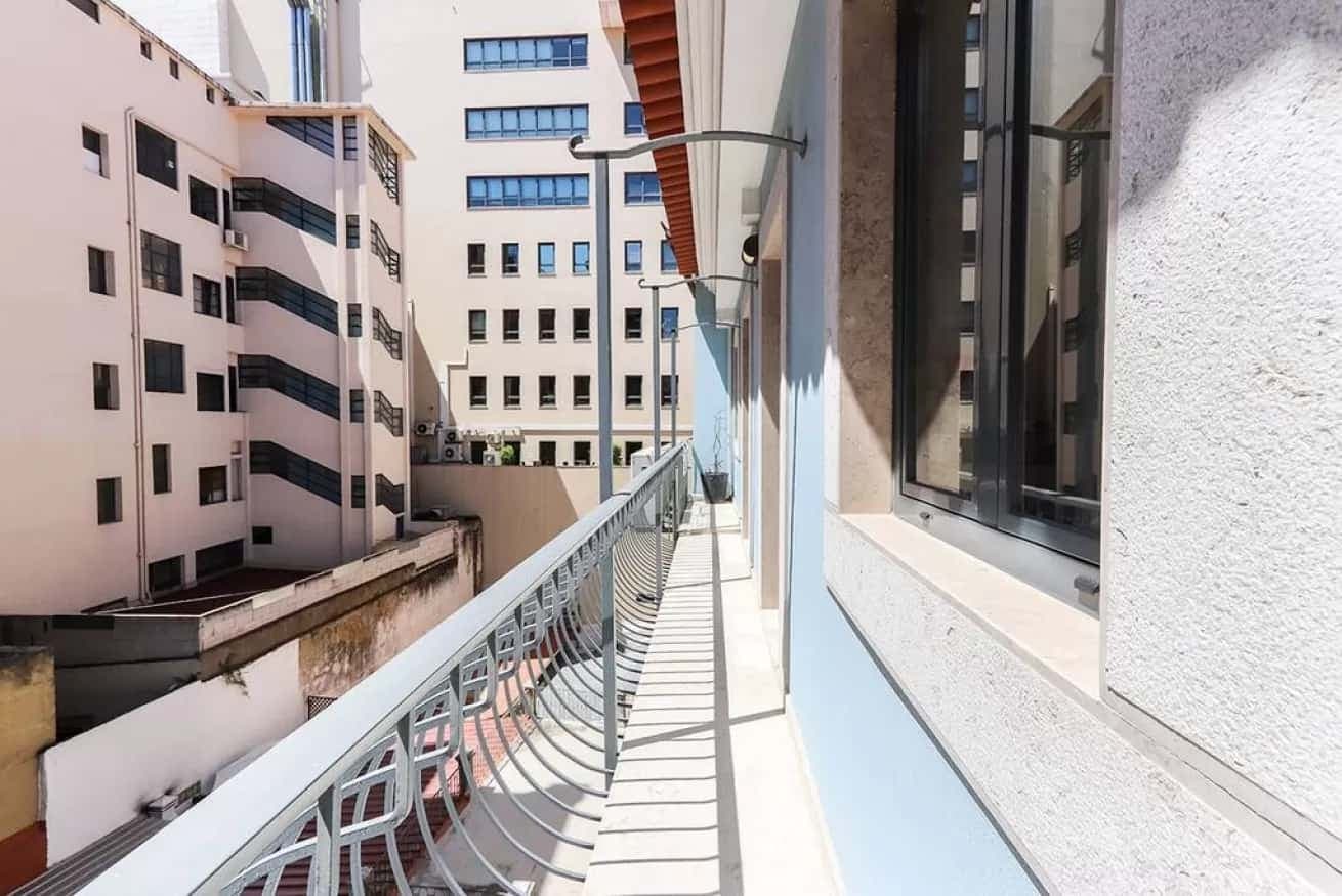 Bright and spacious 2BR Apt w/ terrace, 5 mins from Avenida da Liberdade photo 1
