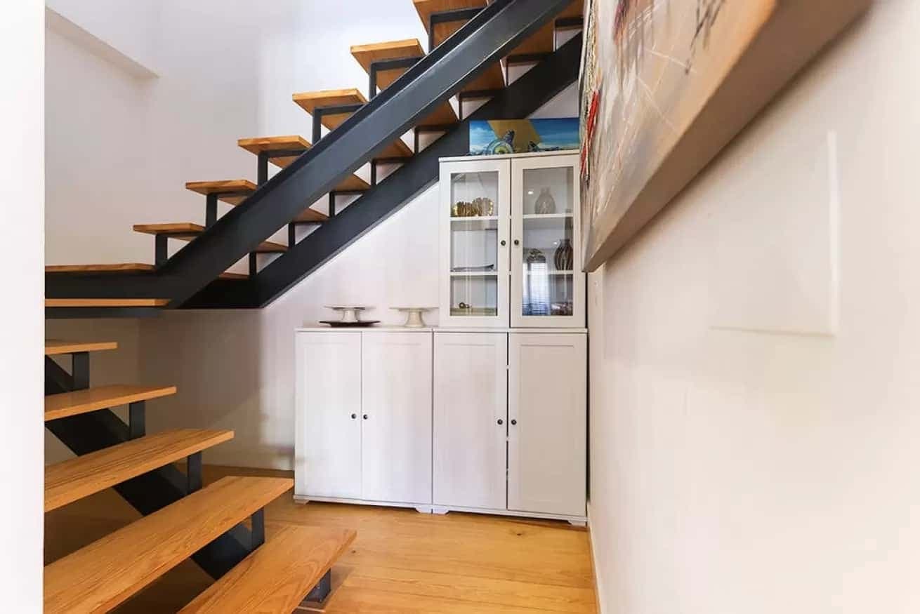 Bold & classy 2BR home w/balcony in Baixa, moments from shopping streets photo 1