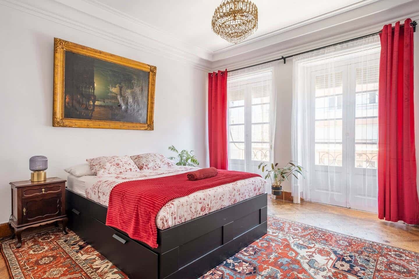 Gold Room for rent in Lisbon photo 1
