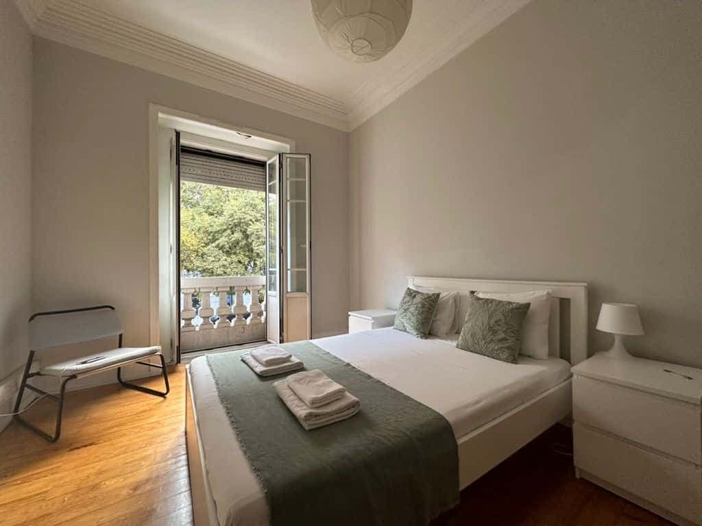 Bright and cozy bedroom,R3 photo 1