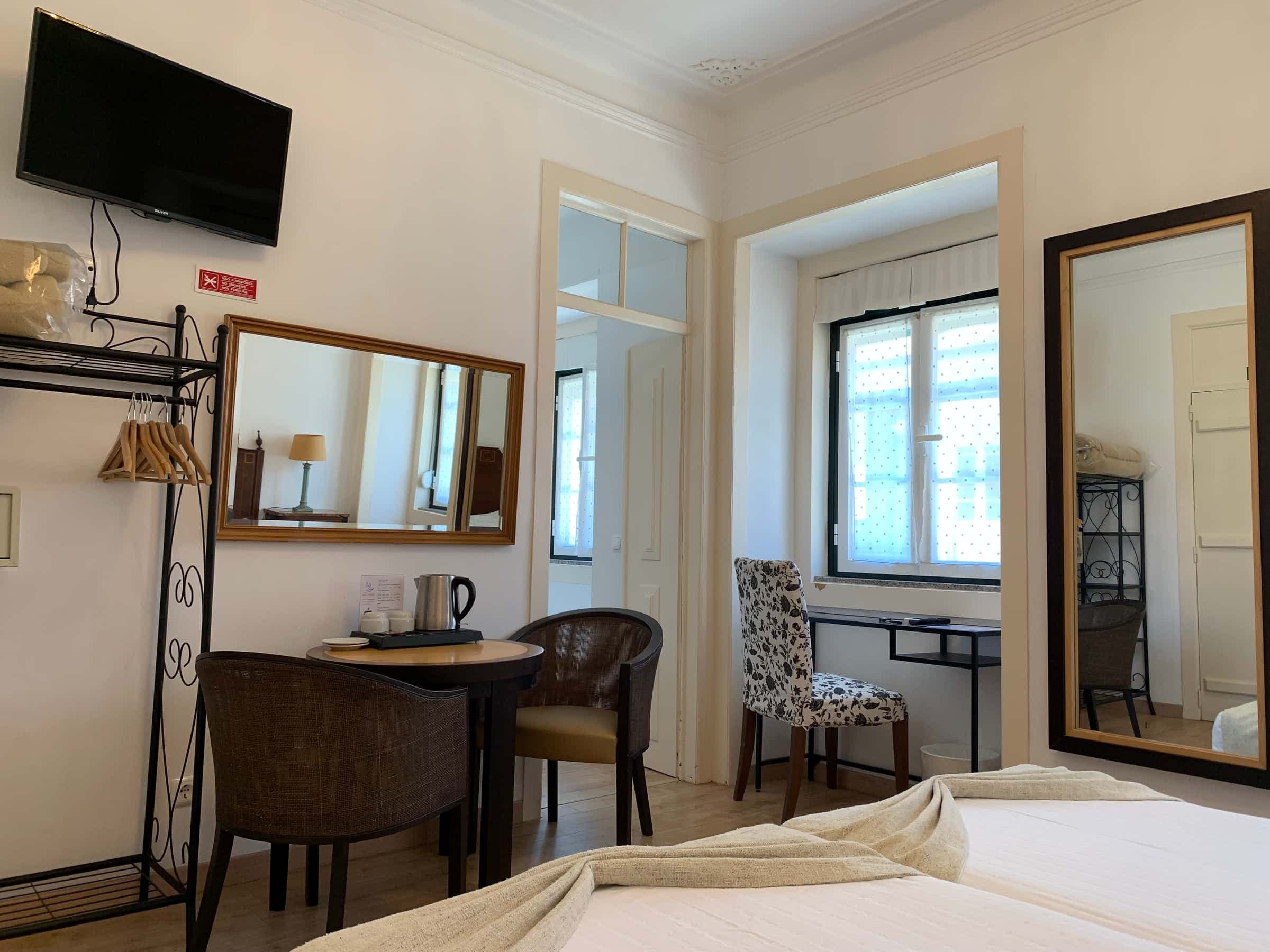 Twin ensuite room in Estrela, Lisbon photo 1