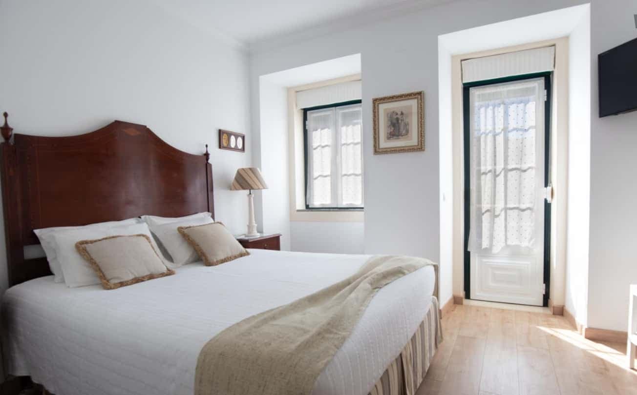 Double ensuite room in Estrela, Lisbon photo 1