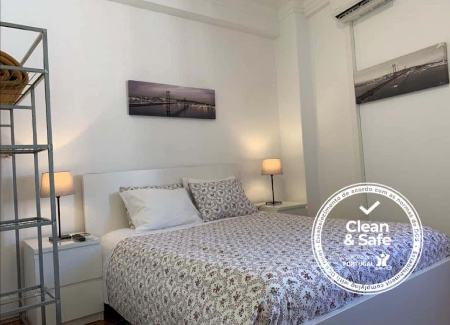 Double bedroom with private bathroom in a 3-bedroom apartment in Braço de Prata, Lisbon photo 1