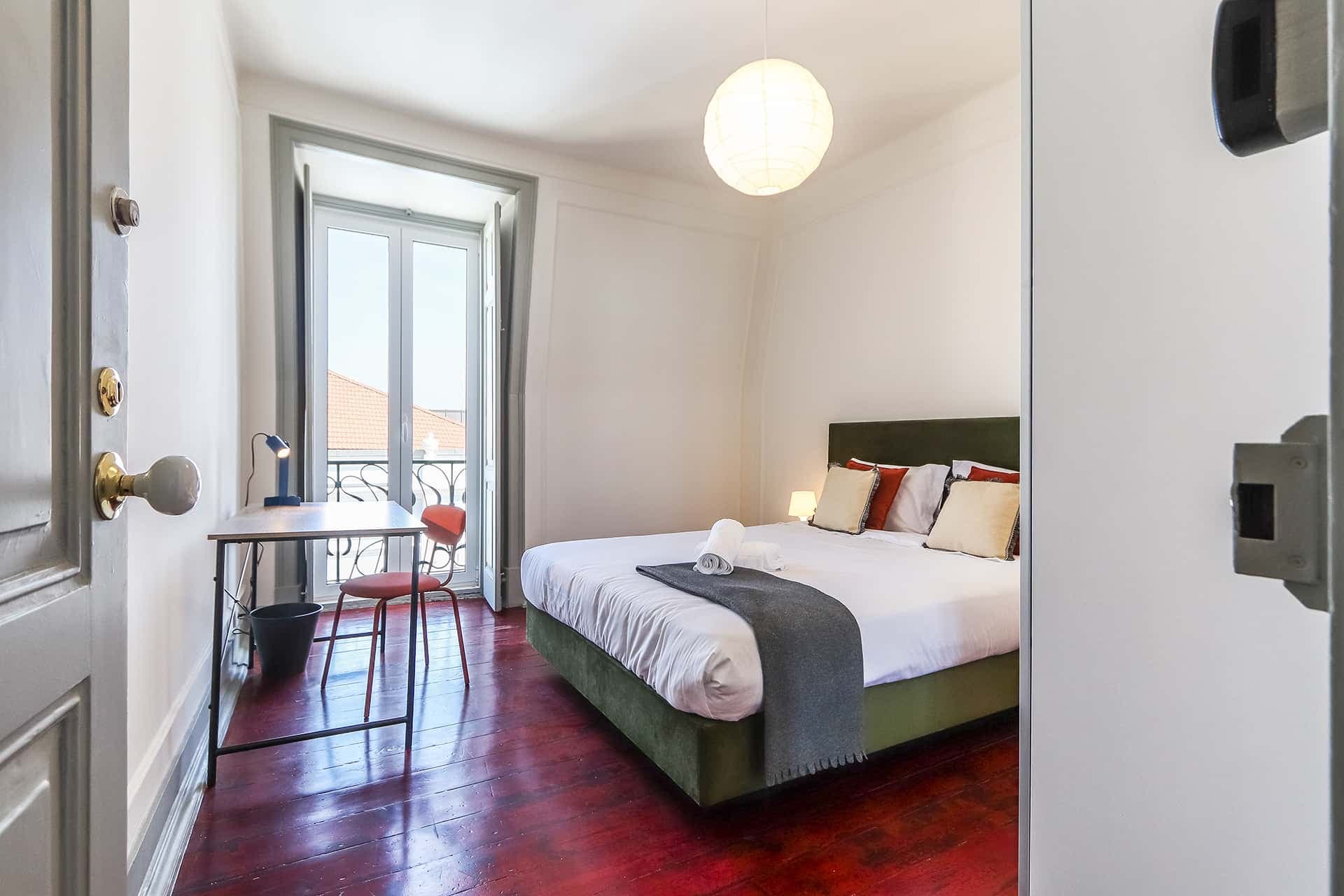 Cosy double bedroom with balcony in Campo de Ourique - Room 3 photo 1