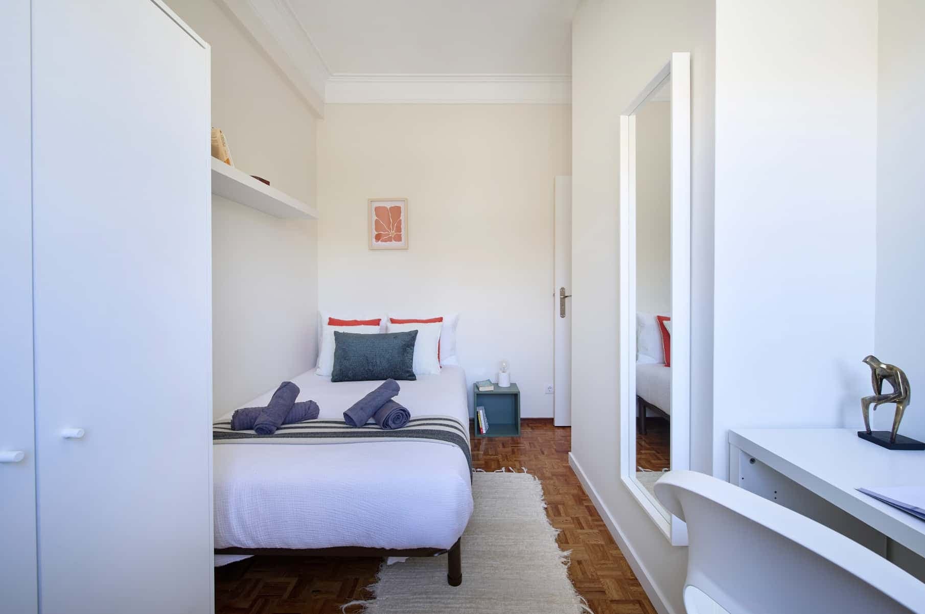 Cozy bedroom in Lisbon photo 1