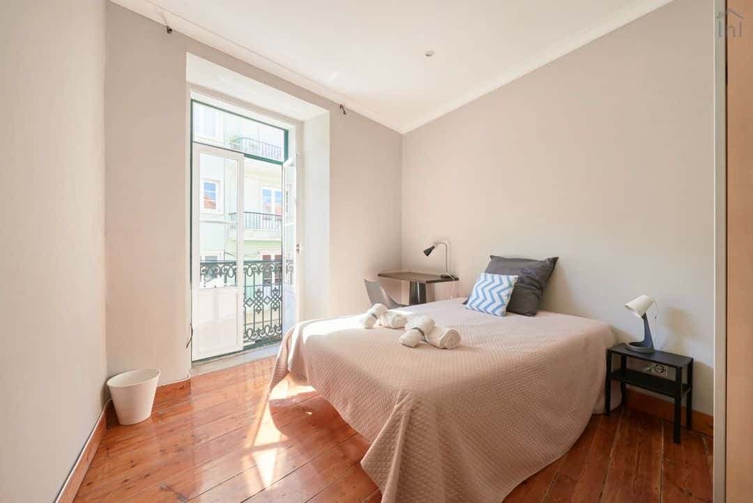 Spacious double bedroom in Avenida - Room 1 photo 1