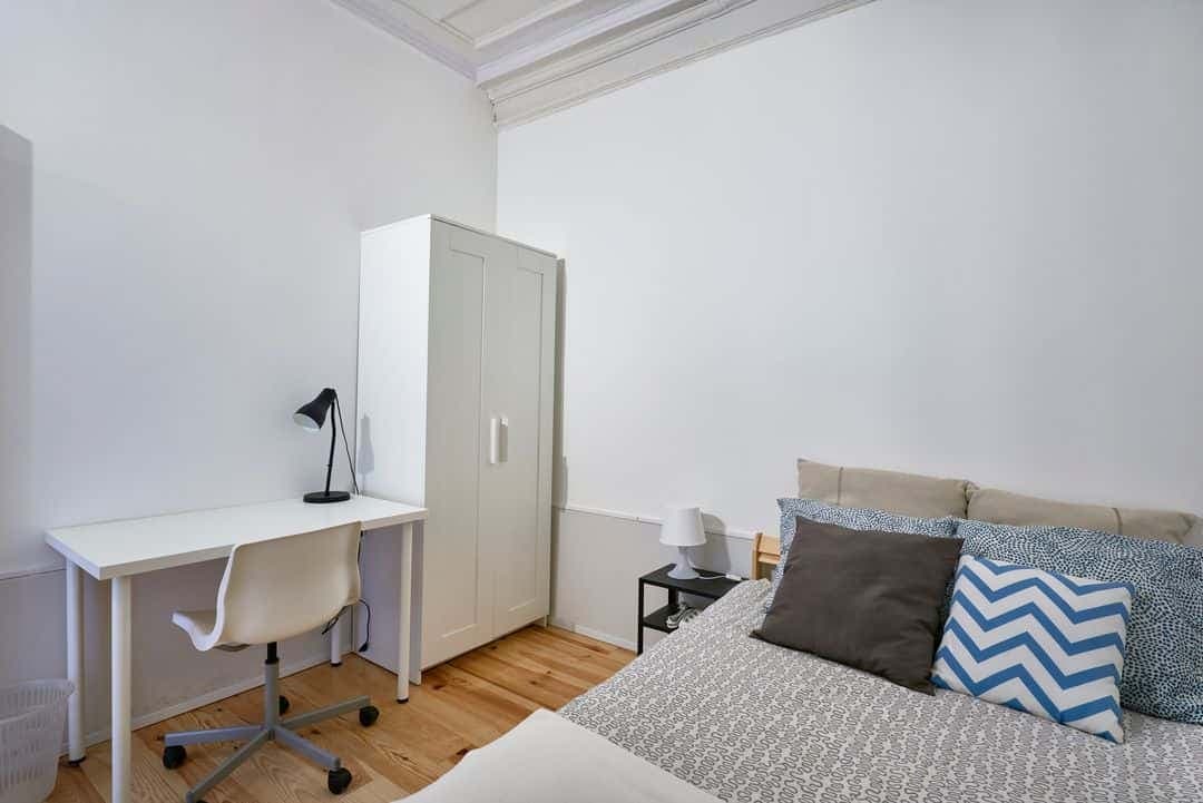 Modern double interior bedroom in Cais do Sodré - Room 1 photo 1