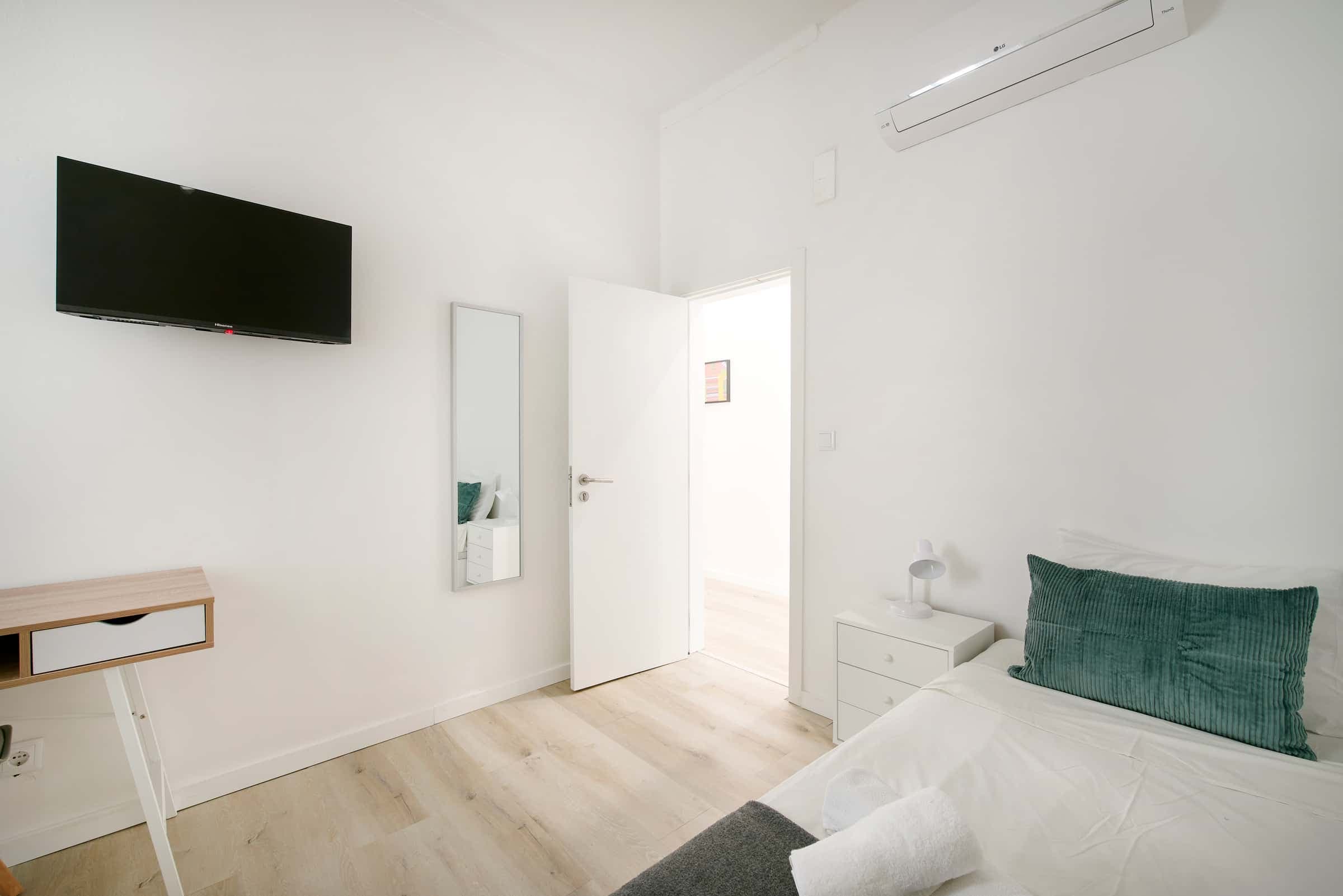 Homey single bedroom in Lisbon - Room 6 photo 1