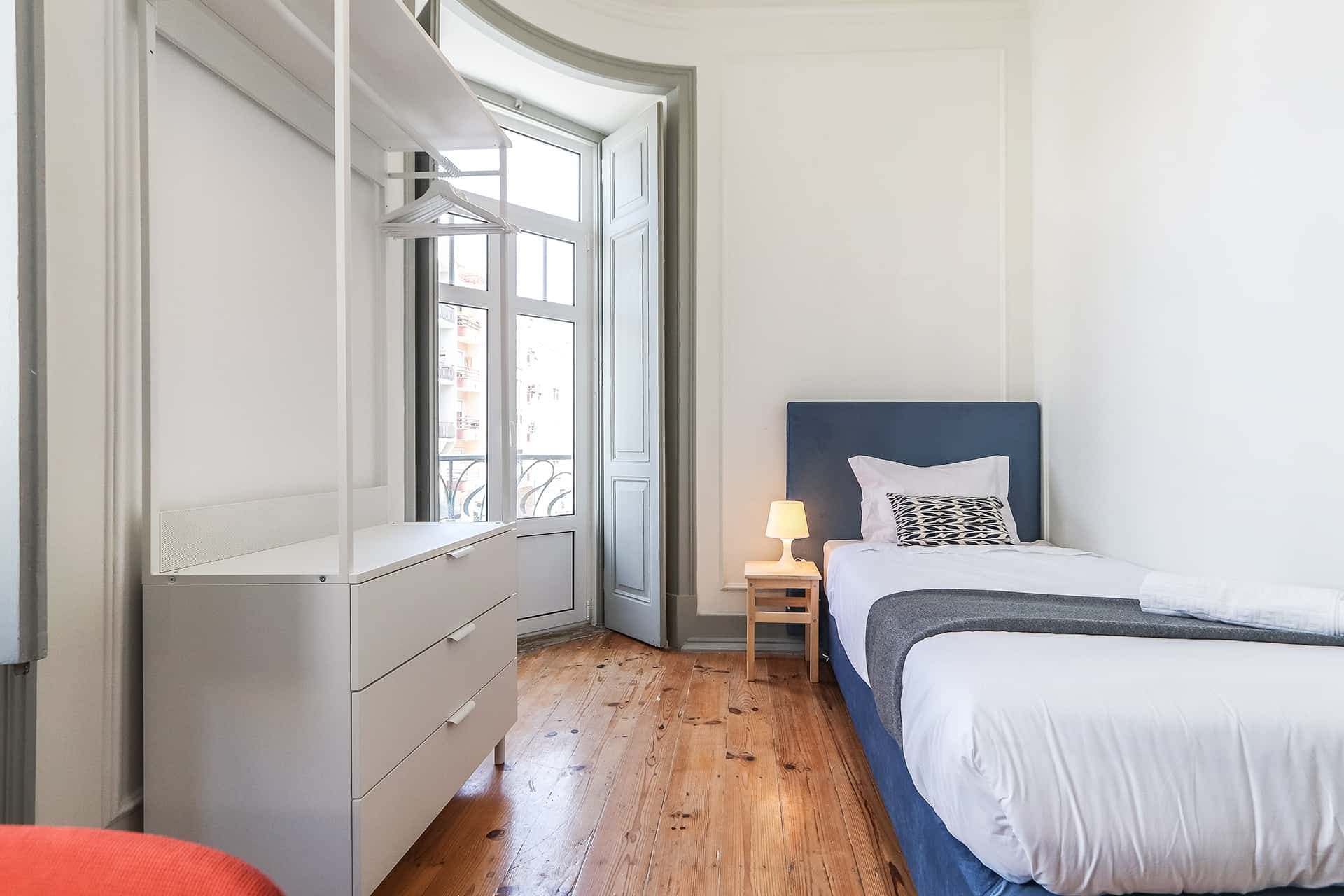Luminous single bedroom with private balcony in Campo de Ourique - Room 2 photo 1