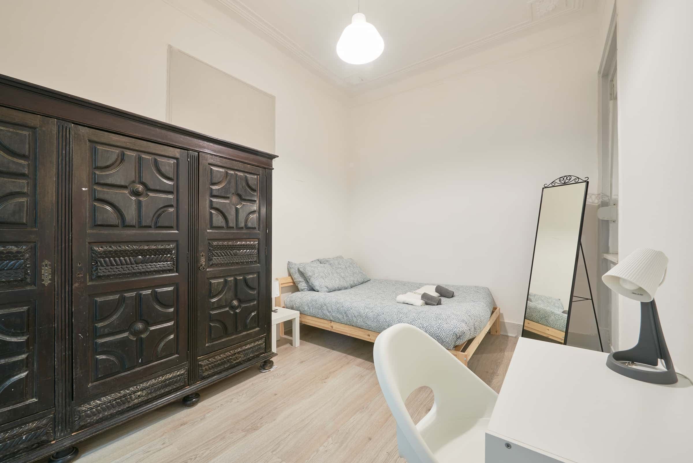 Luminous double bedroom with balcony in Arroios - Room 4 photo 1