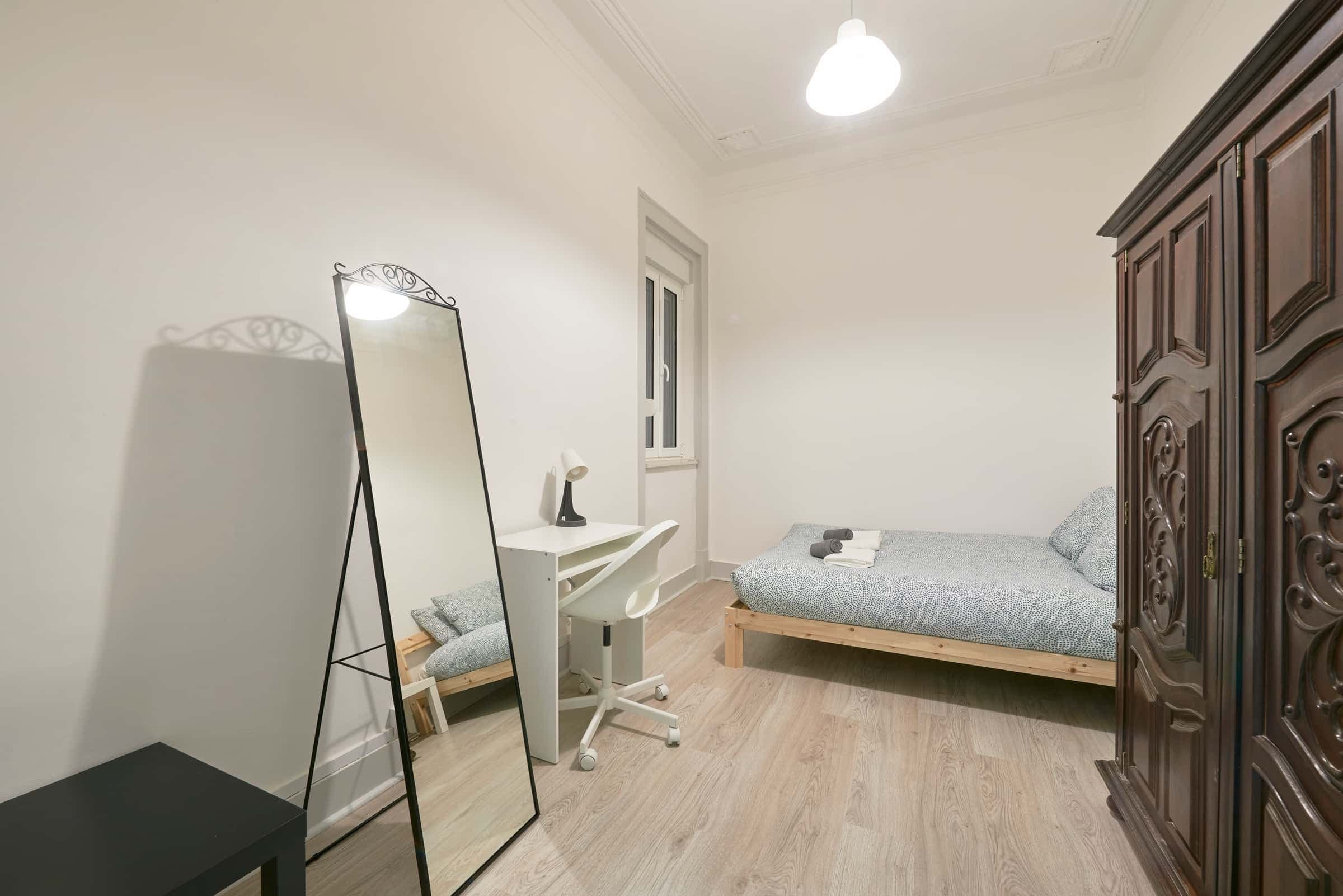 Luminous double bedroom in Arroios - Room 3 photo 1