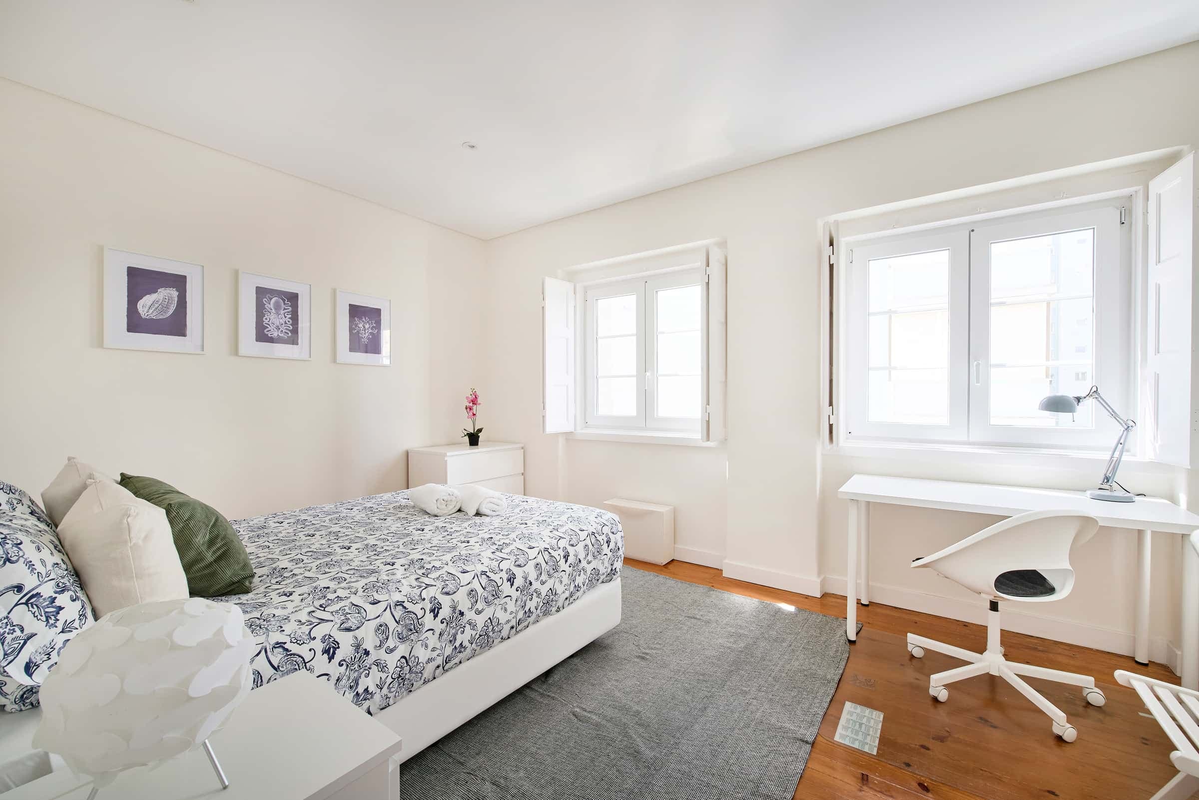 Room in Alvalade, Lisbon - Room 2 photo 1