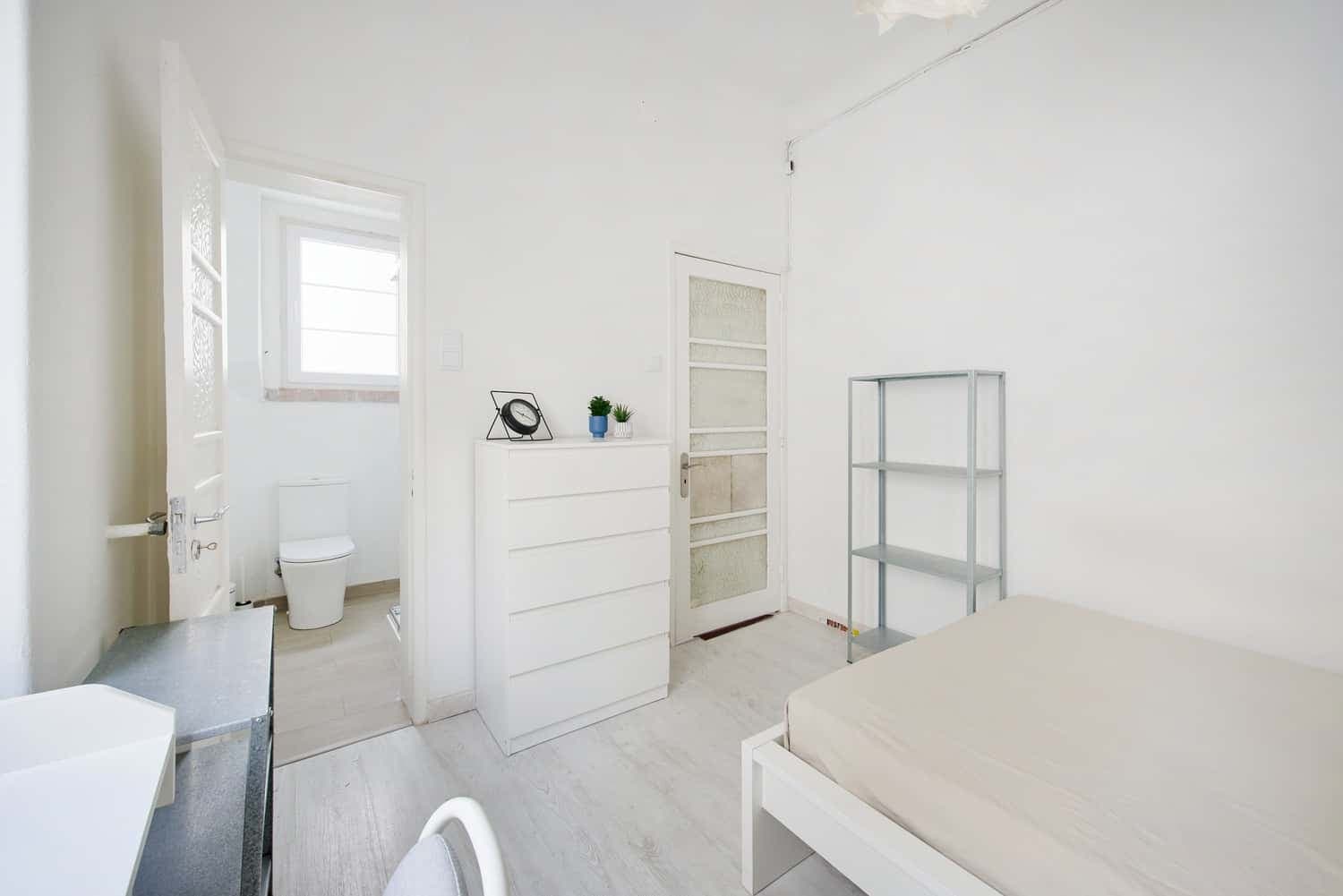Room 9 - 36. Sidonio Pais 24 CVD photo 1