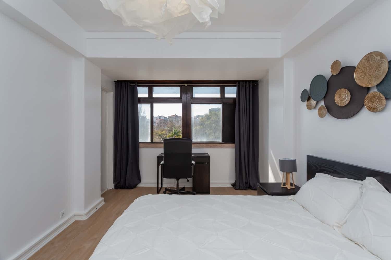 Room 5 - 35. Fontes Pereira Melo 3 6D photo 1