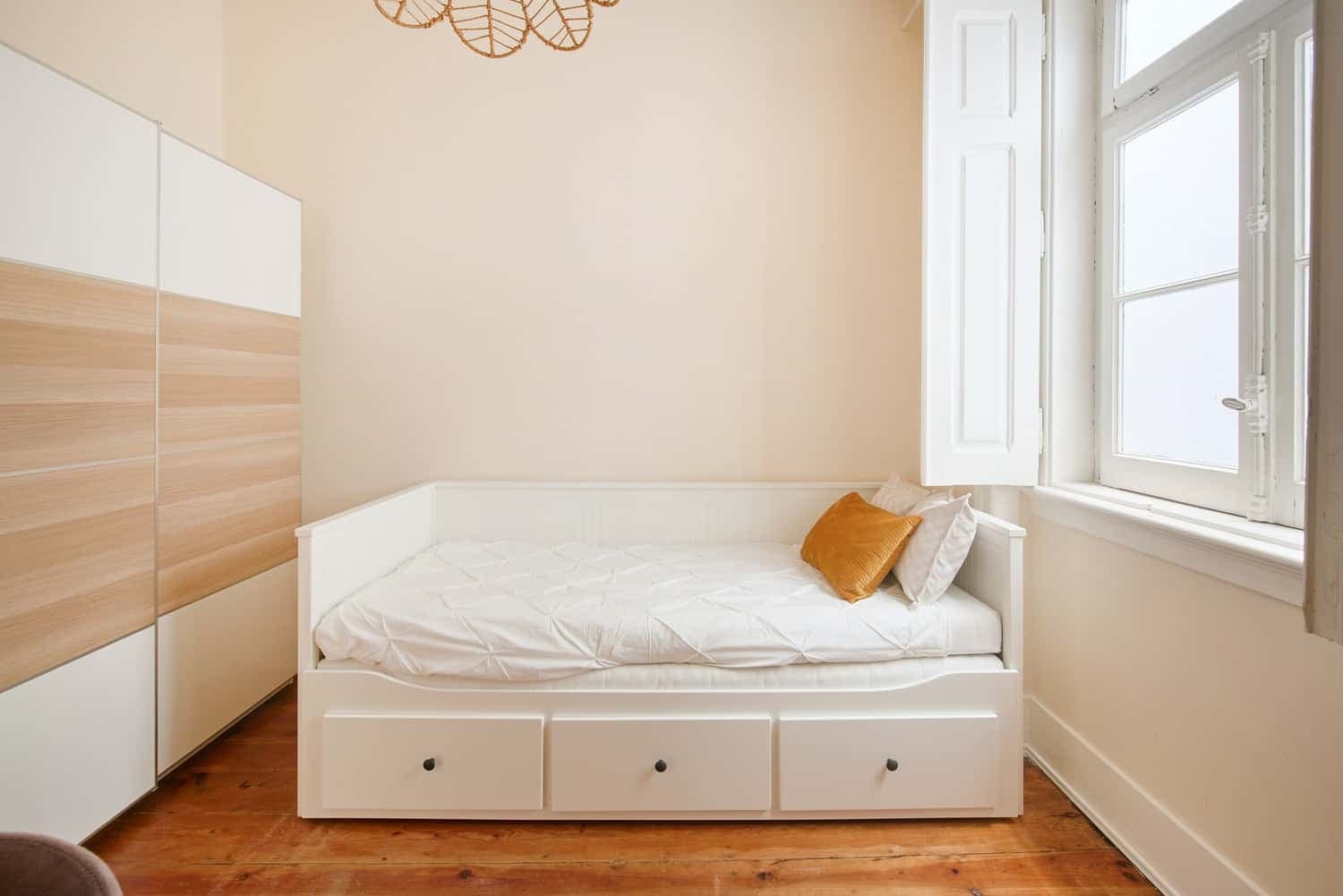 Room 5 - 26. Duque Avila 15 4E photo 1