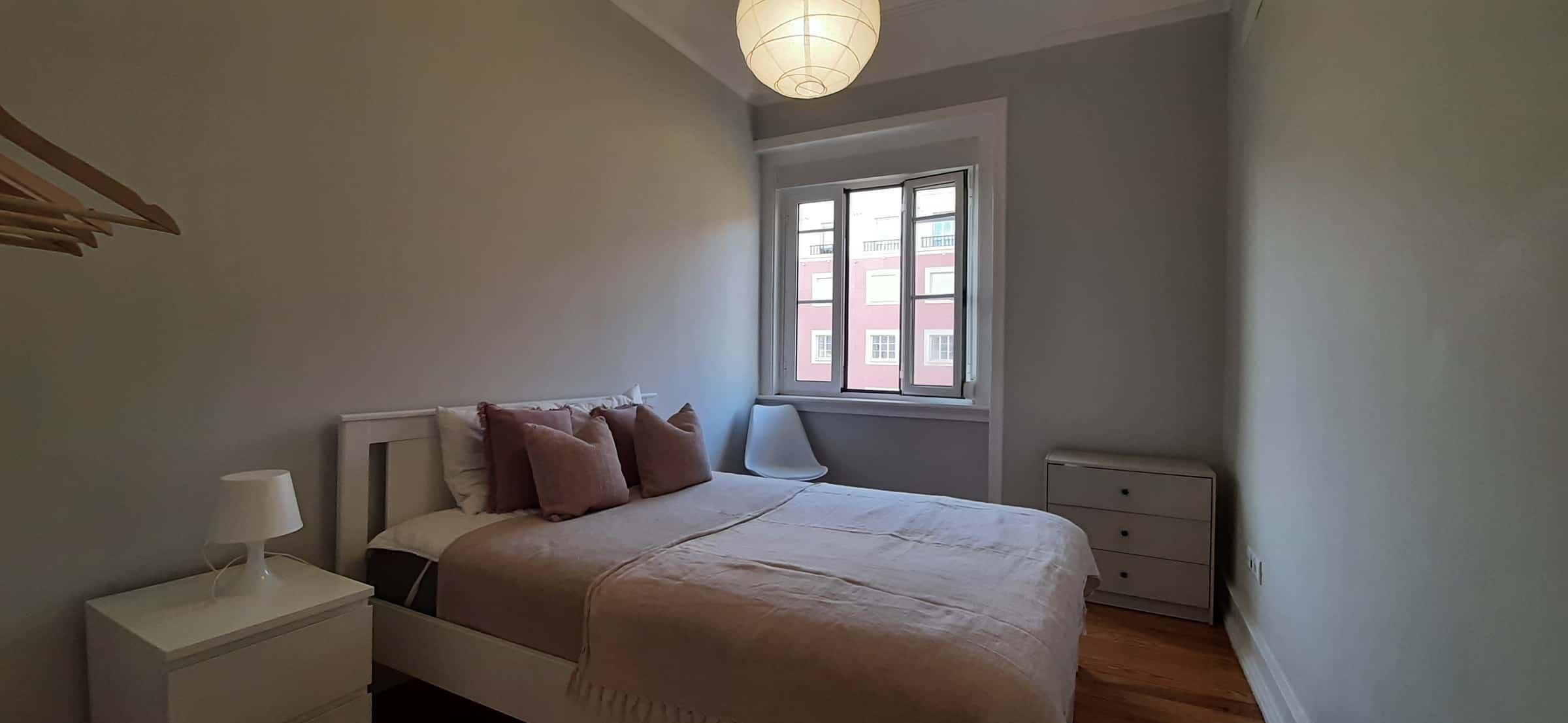 Bright and spacious bedroom,R1 photo 1