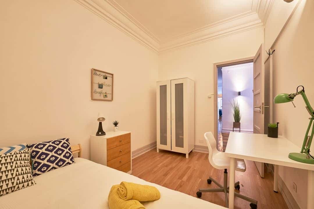 Comfortable double interior bedroom in Marquês de Pombal - Room 11 photo 1