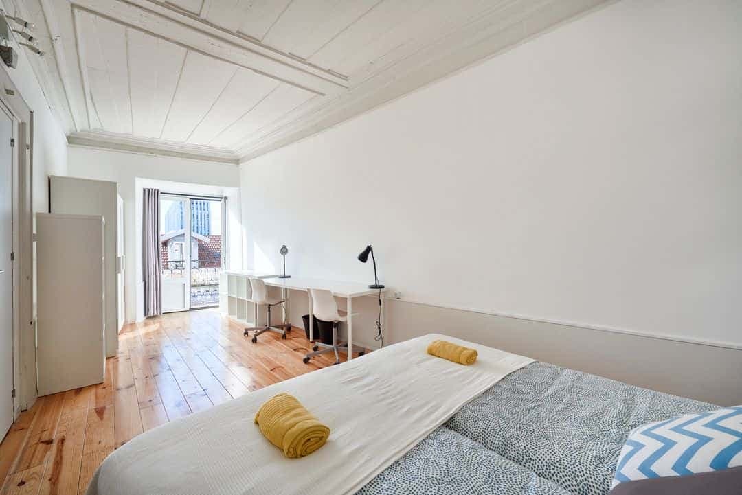 Luminous twin bedroom with balcony in Cais do Sodré - Room 3 photo 1