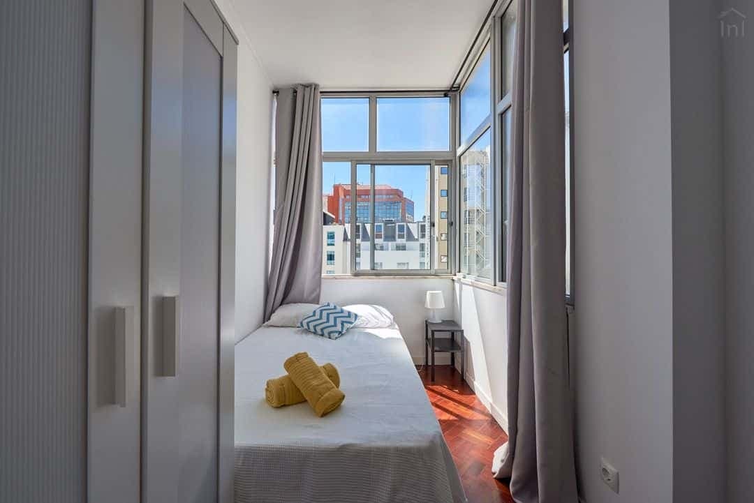 Modern single bedroom in Saldanha - Room 2 photo 1