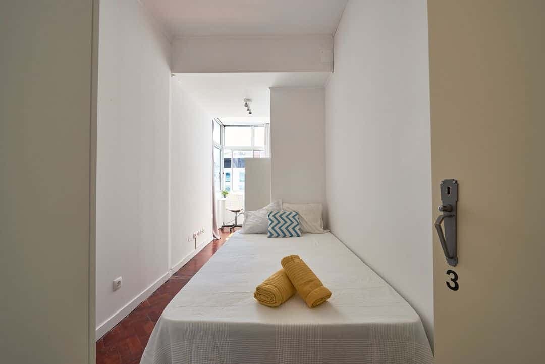 Bright double bedroom with balcony in Saldanha - Room 3 photo 1