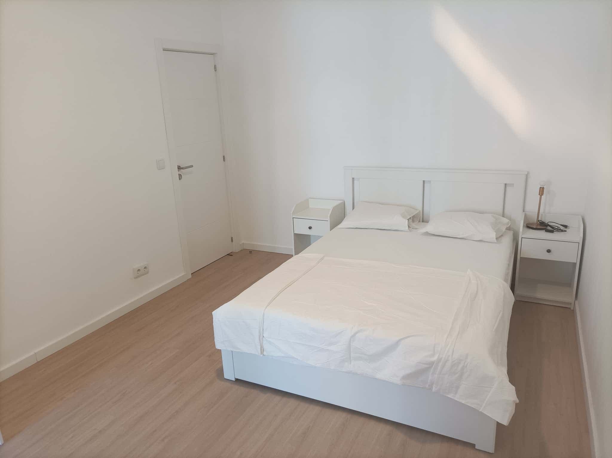 Comfy double room with private bathroom in Arroios, Lisbon photo 1