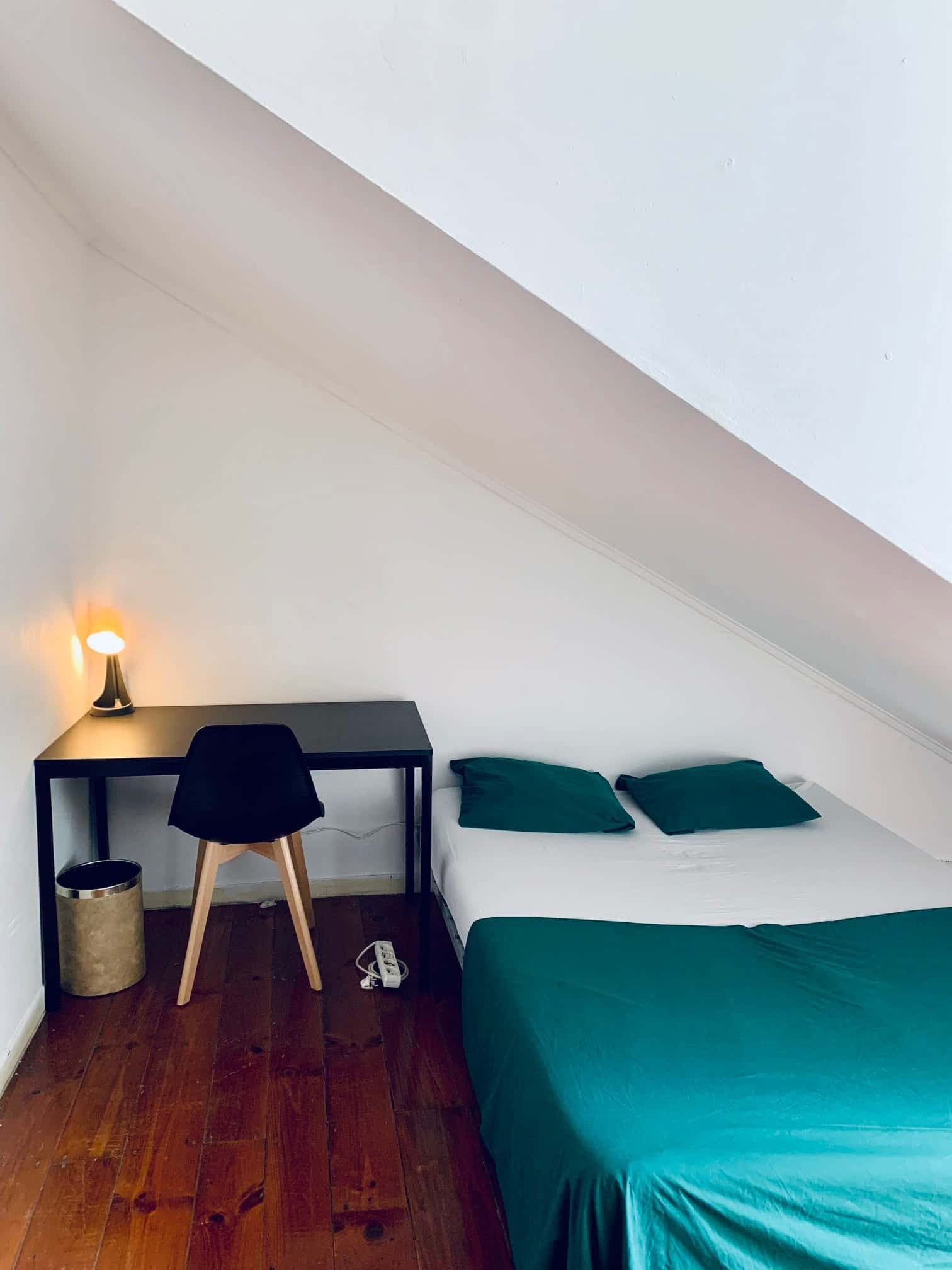 Quarto com cama de solteiro em apartamento com 5 quartos - FLAT P - P1 photo 1