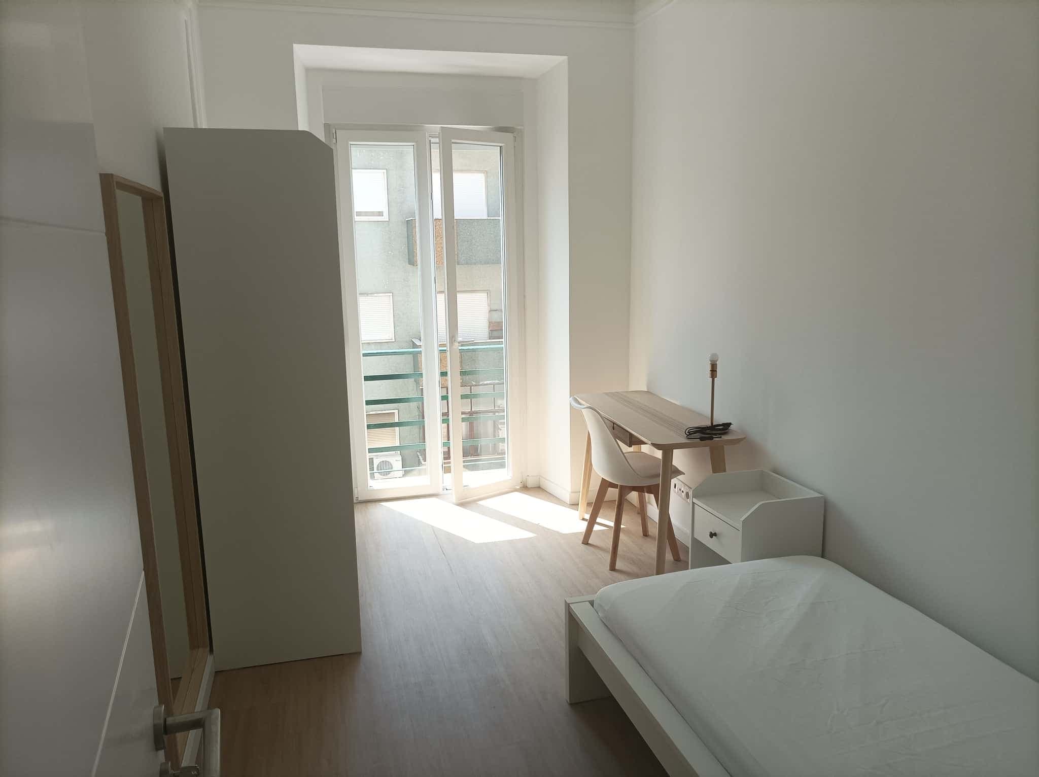 Amazing single room with private balcony in Arroios, Lisbon photo 1