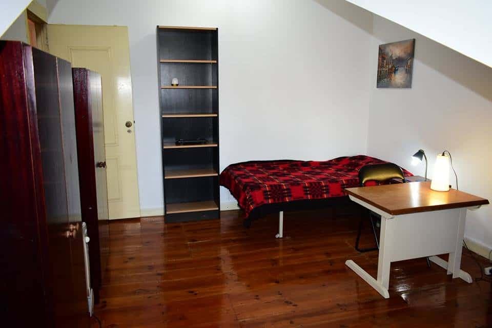 Quarto com cama de solteiro em apartamento com 5 quartos - FLAT P - P5 photo 1