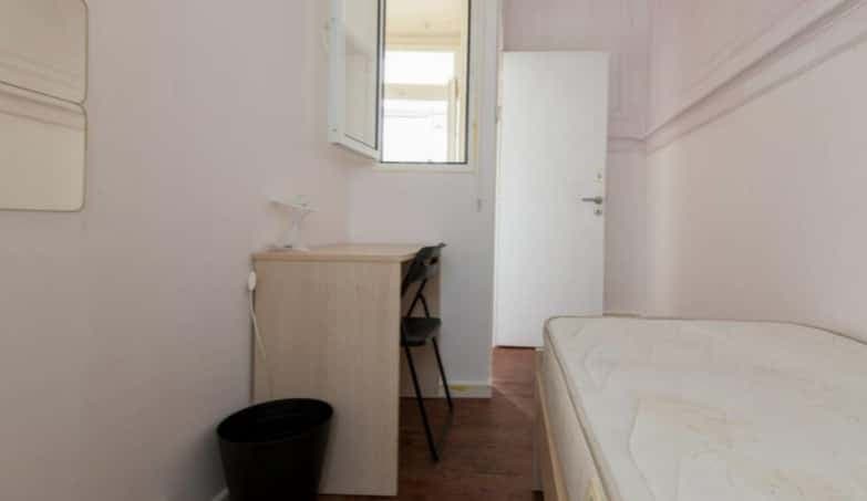 Quarto com cama de solteiro em apartamento com 7 quartos - FLAT SALDANHA 3D - SALDANHA 36D photo 1