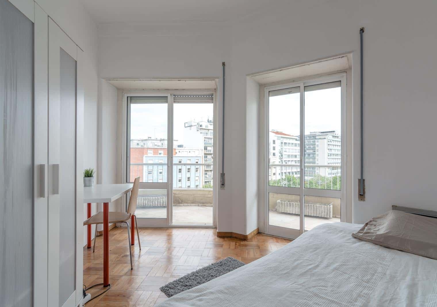 Quarto com cama de solteiro, com varanda, em apartamento com 7 quartos - FLAT REP - REP 3 photo 1