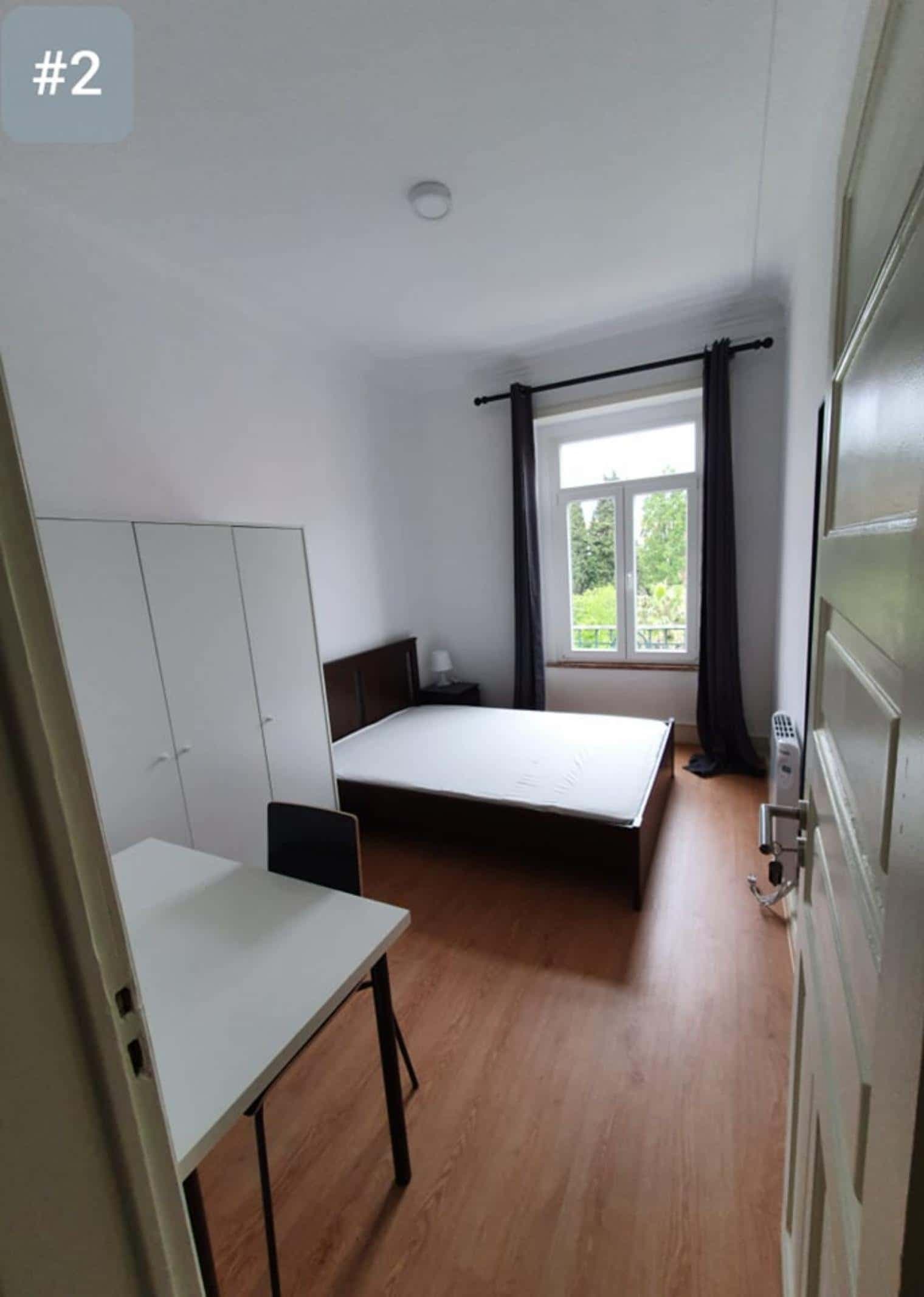 Quarto com cama de casal em apartamento com 7 quartos - FLAT W - W2 photo 1