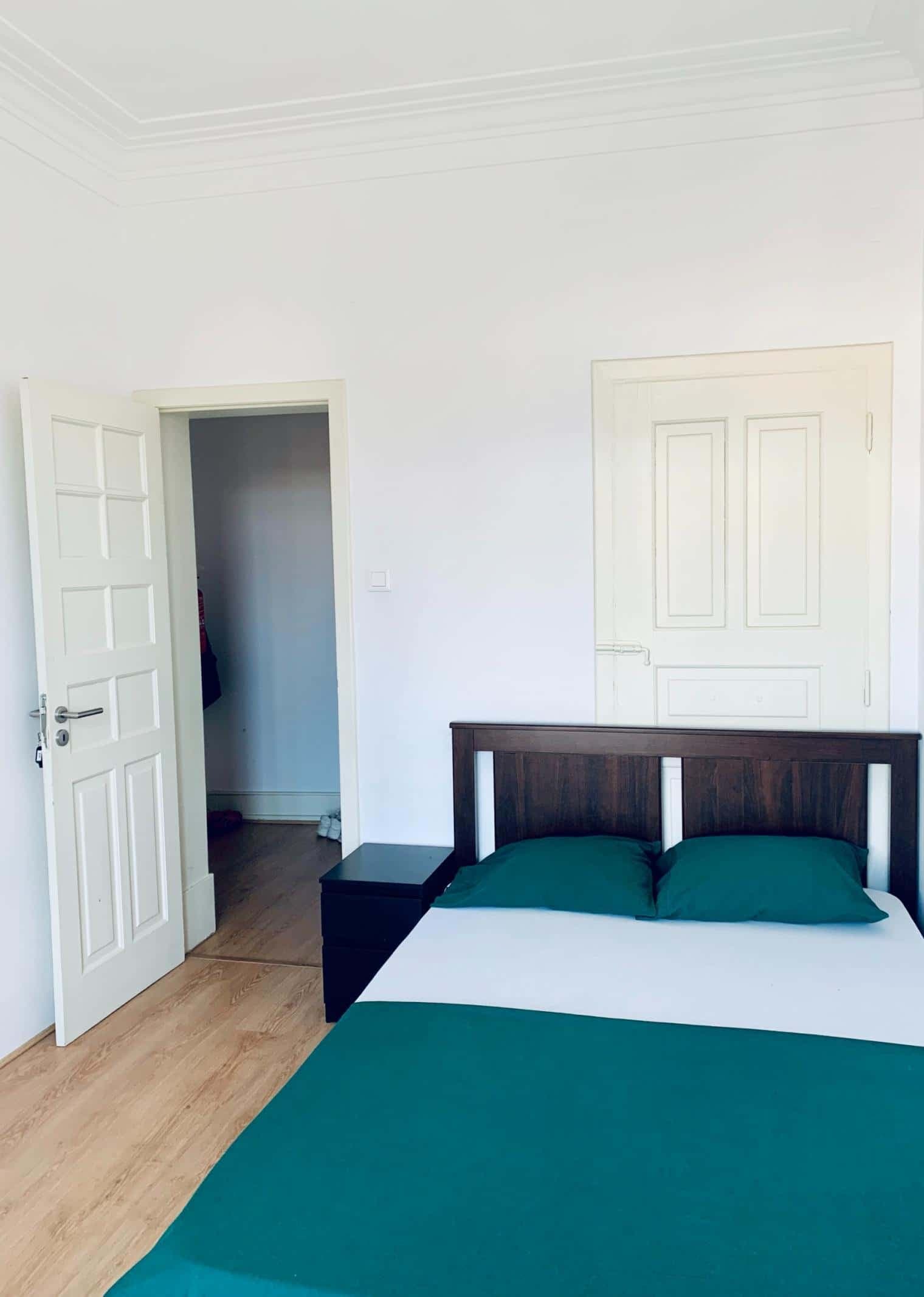 Quarto com cama de casal, com varanda, em apartamento com 7 quartos - FLAT W - W1 photo 1