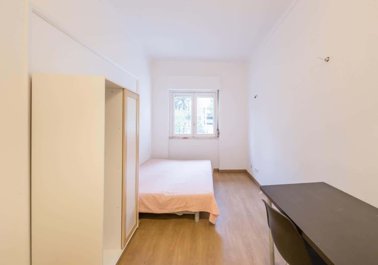 Quarto com cama de casal em apartamento com 3 quartos - FLAT Q - Q2 photo 1