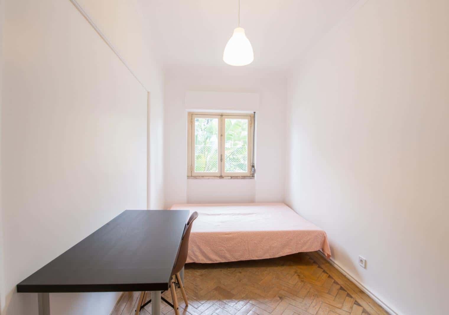 Quarto com cama de casal em apartamento com 3 quartos - FLAT R - R1 photo 1