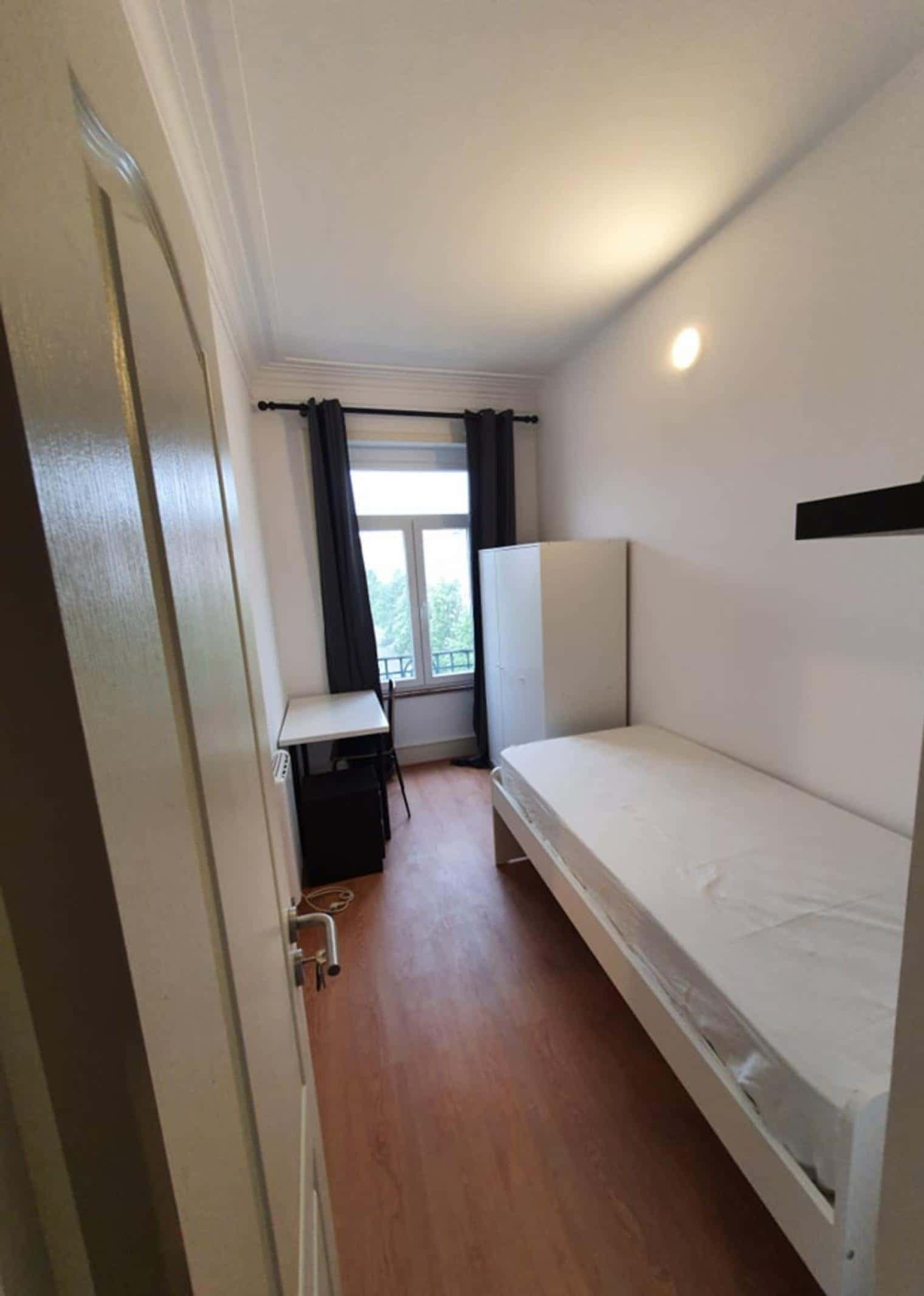 Quarto com cama de solteiro em apartamento com 7 quartos - FLAT W - W3 photo 1