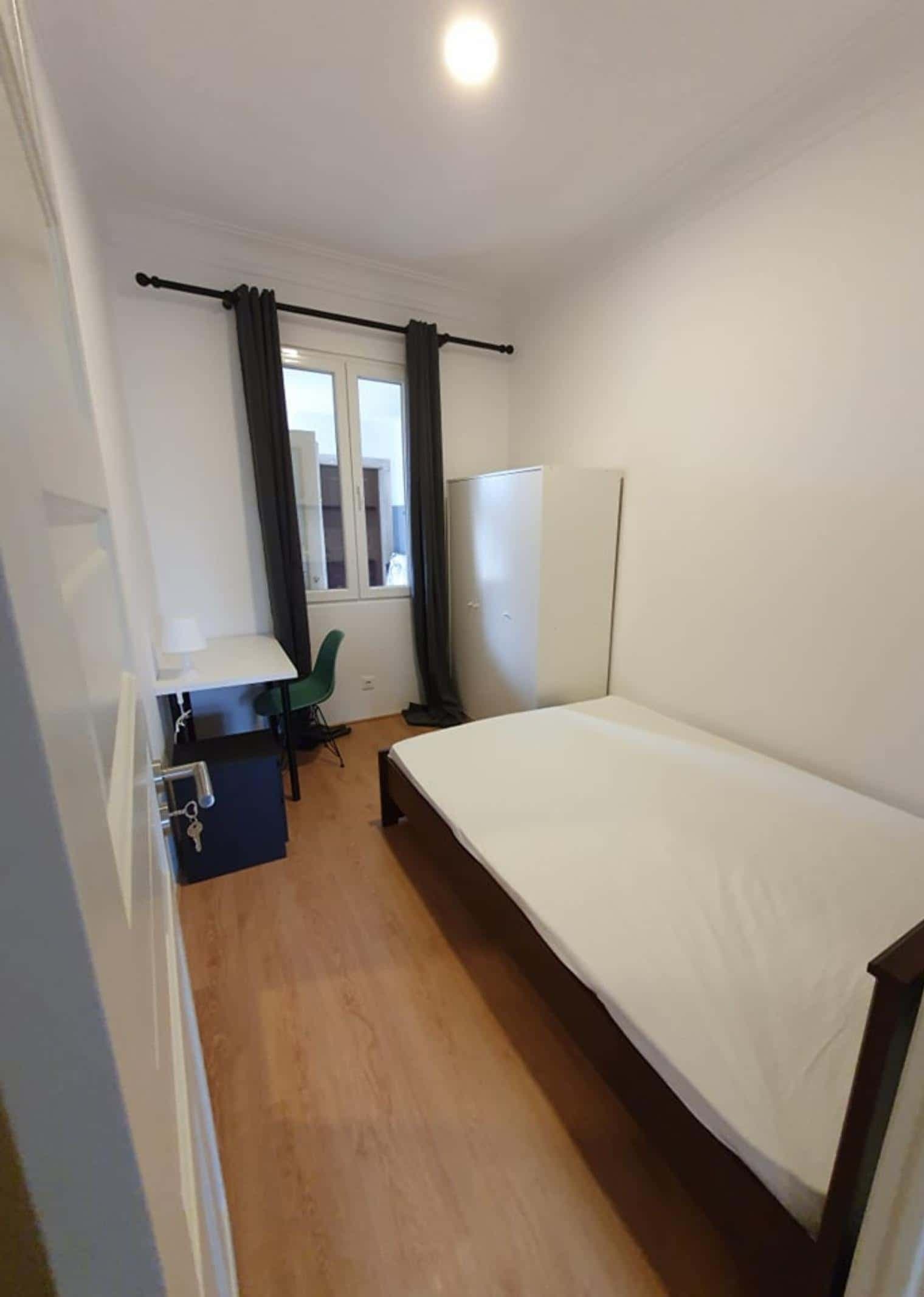 Quarto com cama de casal em apartamento com 7 quartos - FLAT W - W6 photo 1
