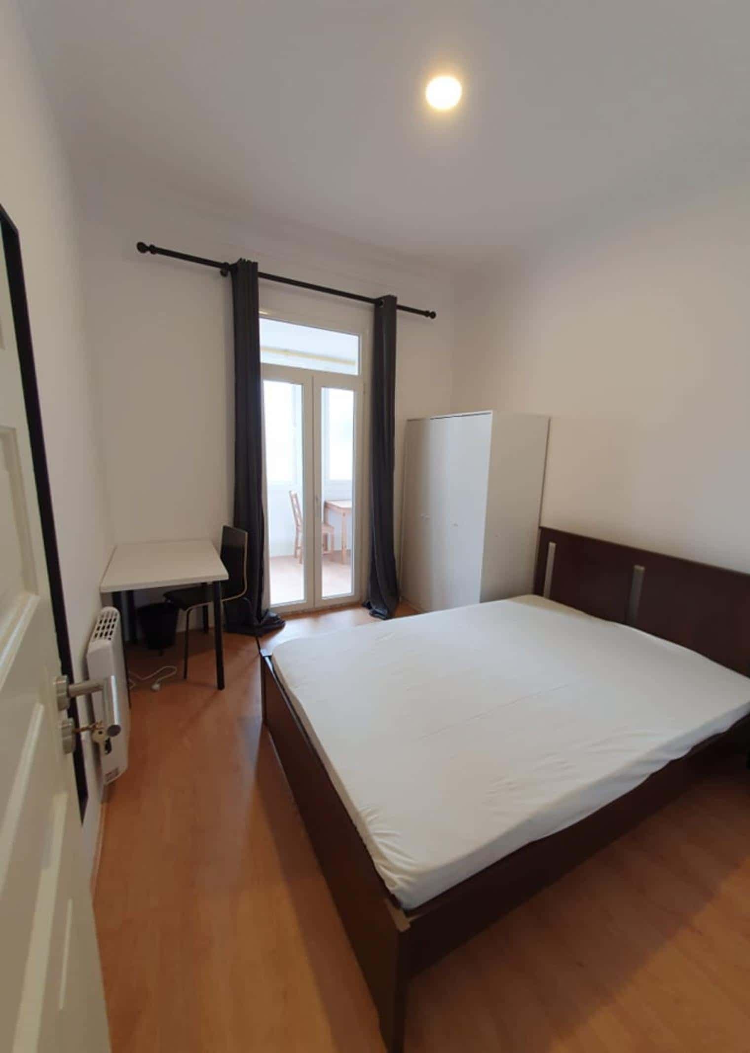 Quarto com cama de casal em apartamento com 7 quartos - FLAT W - W7 photo 1