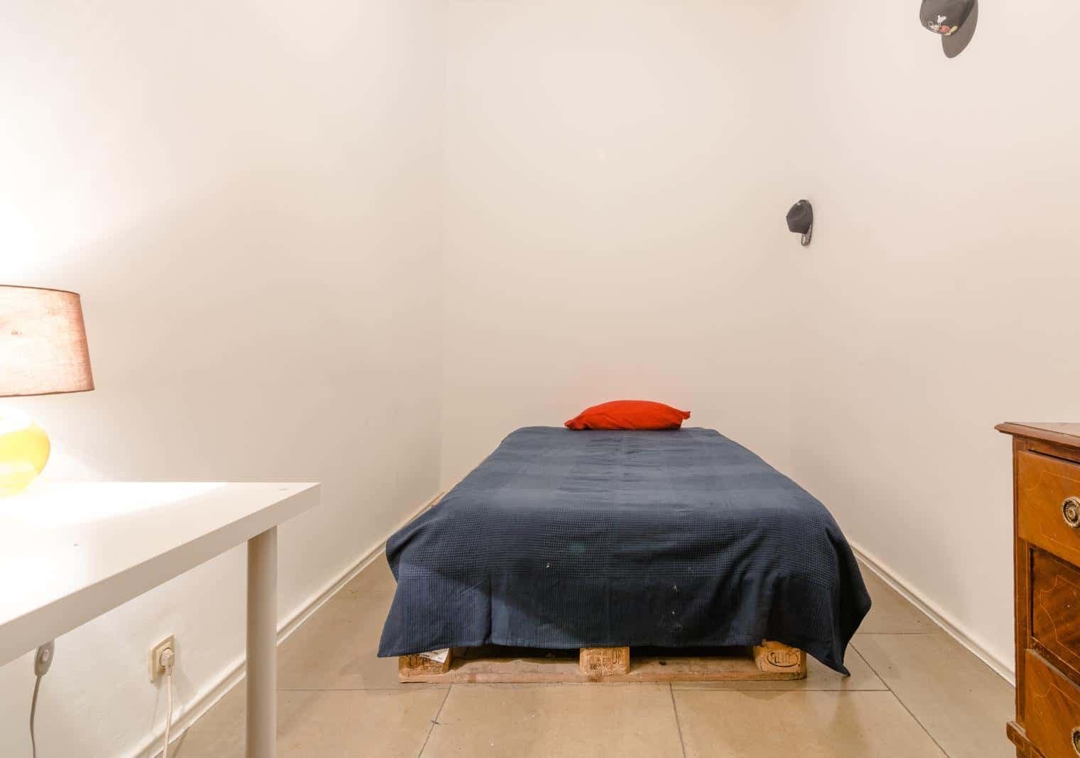 Quarto com cama de solteiro em apartamento com 10 quartos - FLAT SP - SP212 photo 1