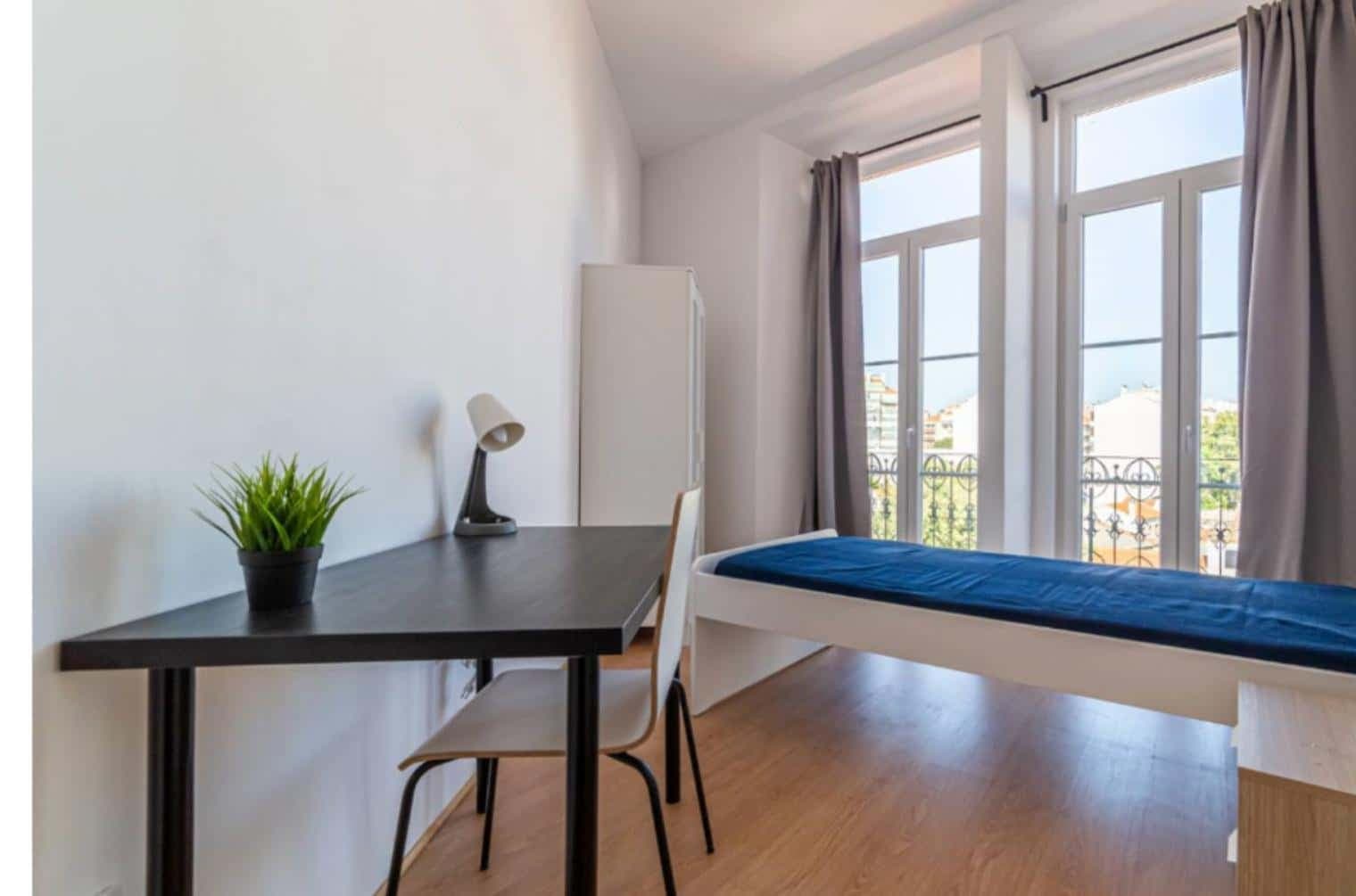 Quarto com cama de solteiro, com varanda, em apartamento com 9 quartos - FLAT Y - Y6 photo 1