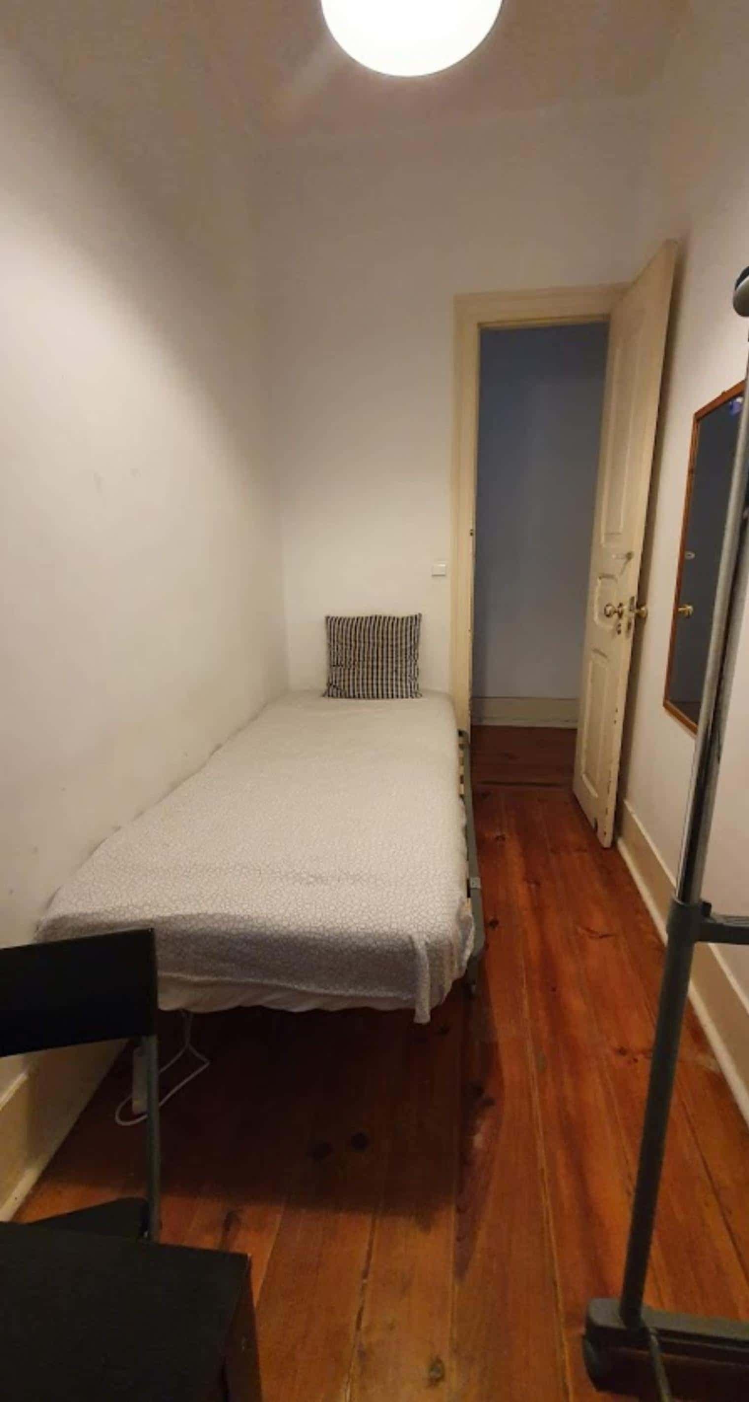 Quarto com cama de solteiro em apartamento com 5 quartos - FLAT SM - SM04 photo 1