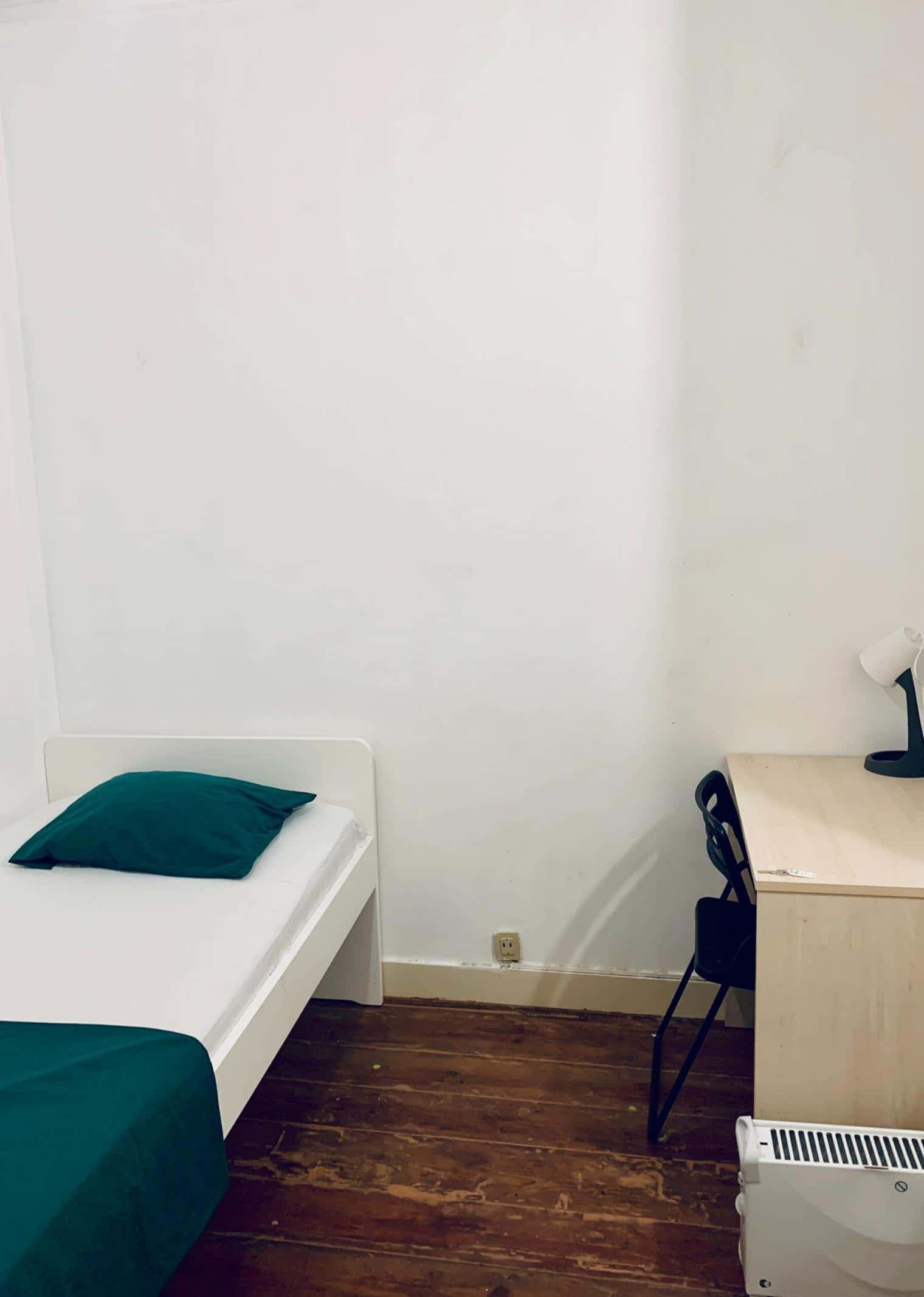 Quarto com cama de solteiro em apartamento com 7 quartos - FLAT SALDANHA 3D - SALDANHA 34D photo 1