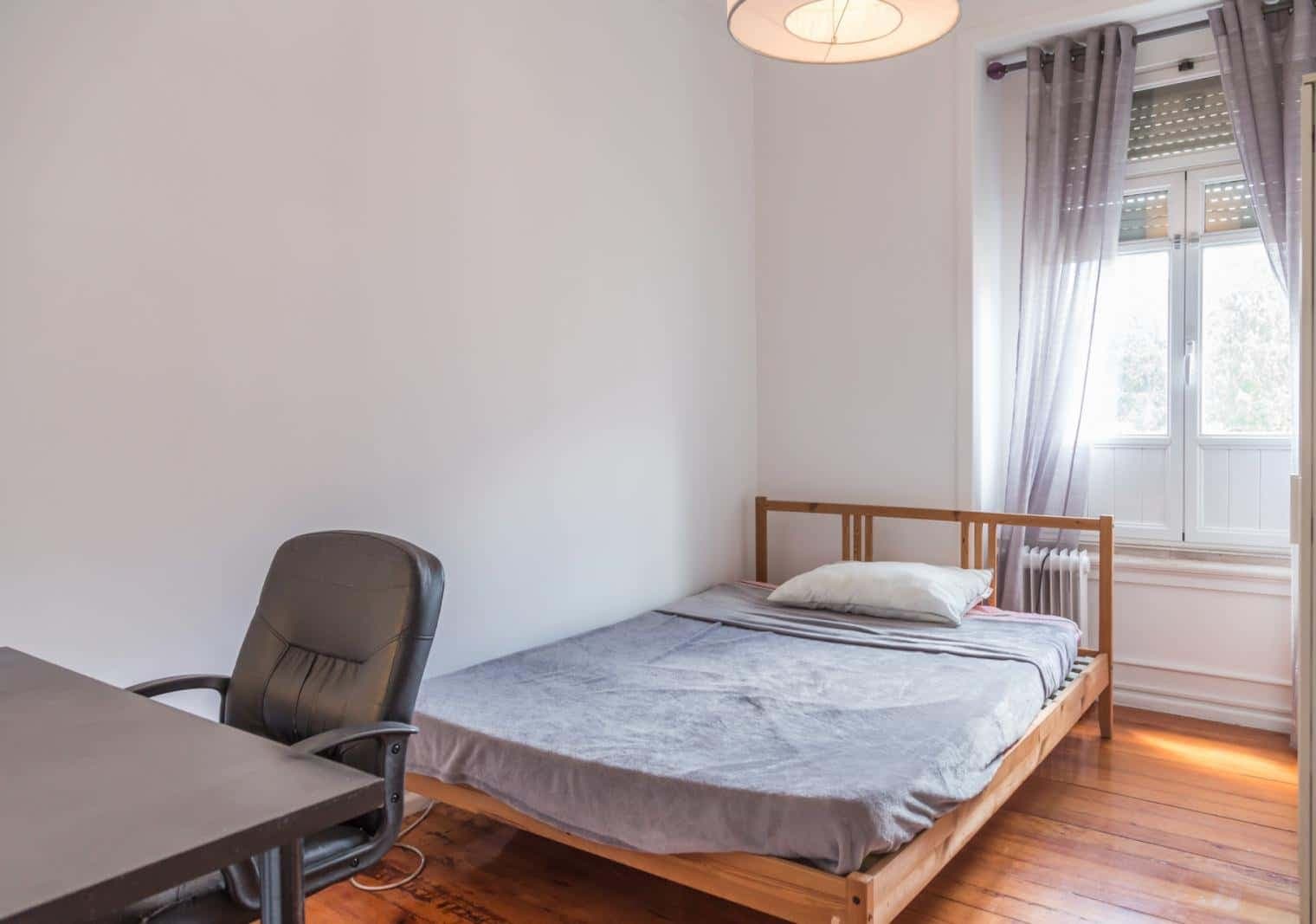 Quarto com cama de casal em apartamento com 7 quartos - FLAT B - B2 photo 1