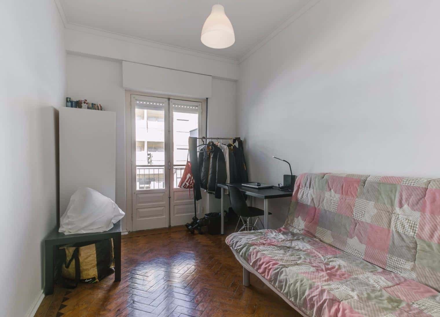 Quarto com cama de casal, com varanda, em apartamento com 3 quartos - FLAT S - S3 photo 1